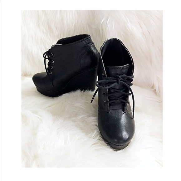 Soda Shoes - ✨Lace Up Platform Booties✨